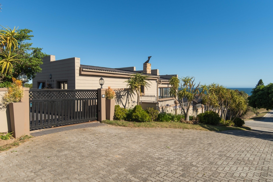 4 Bedroom Property for Sale in Clarendon Marine Eastern Cape